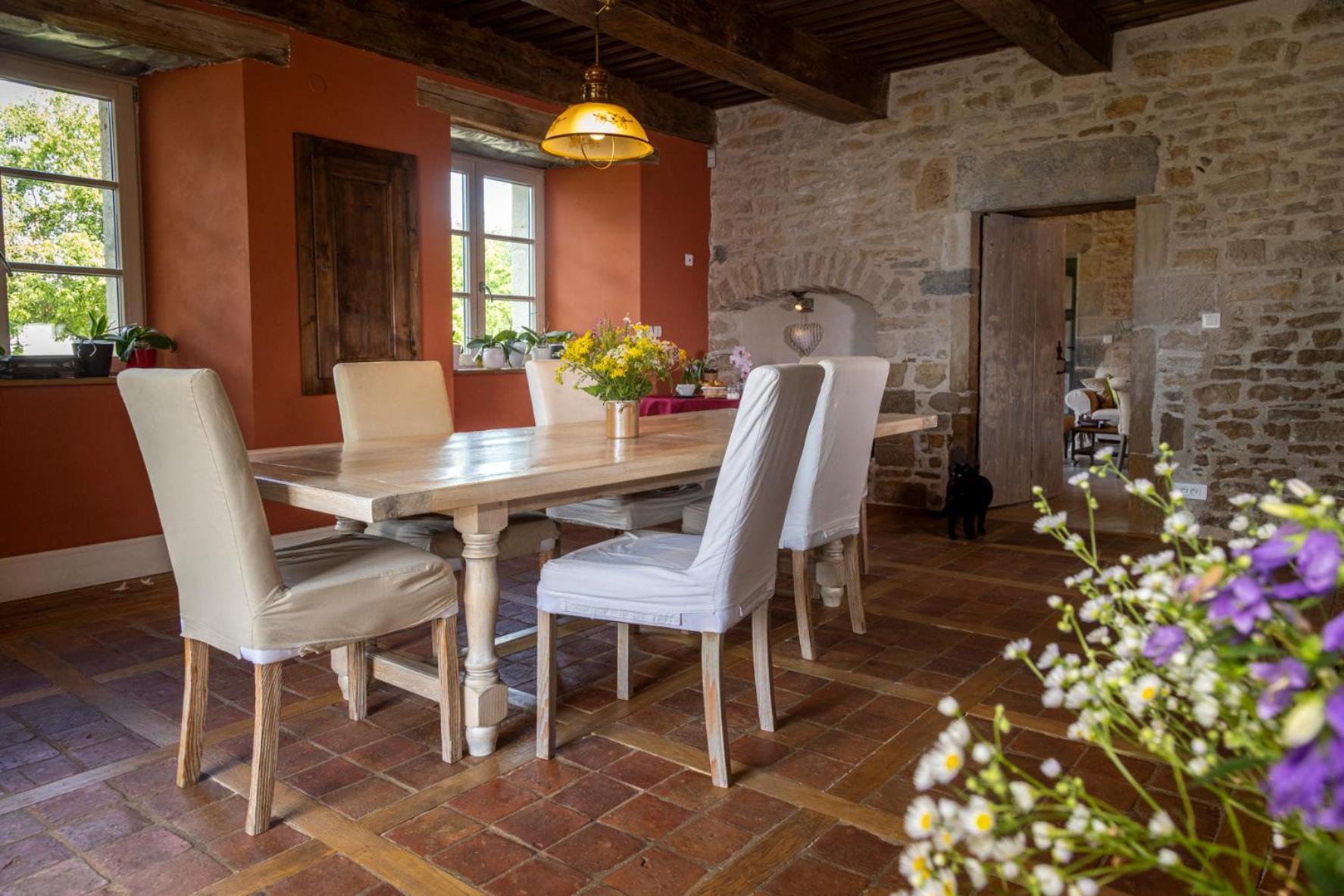 Bed and Breakfast Le Relais Des Deux Tours Brémondans Esterno foto