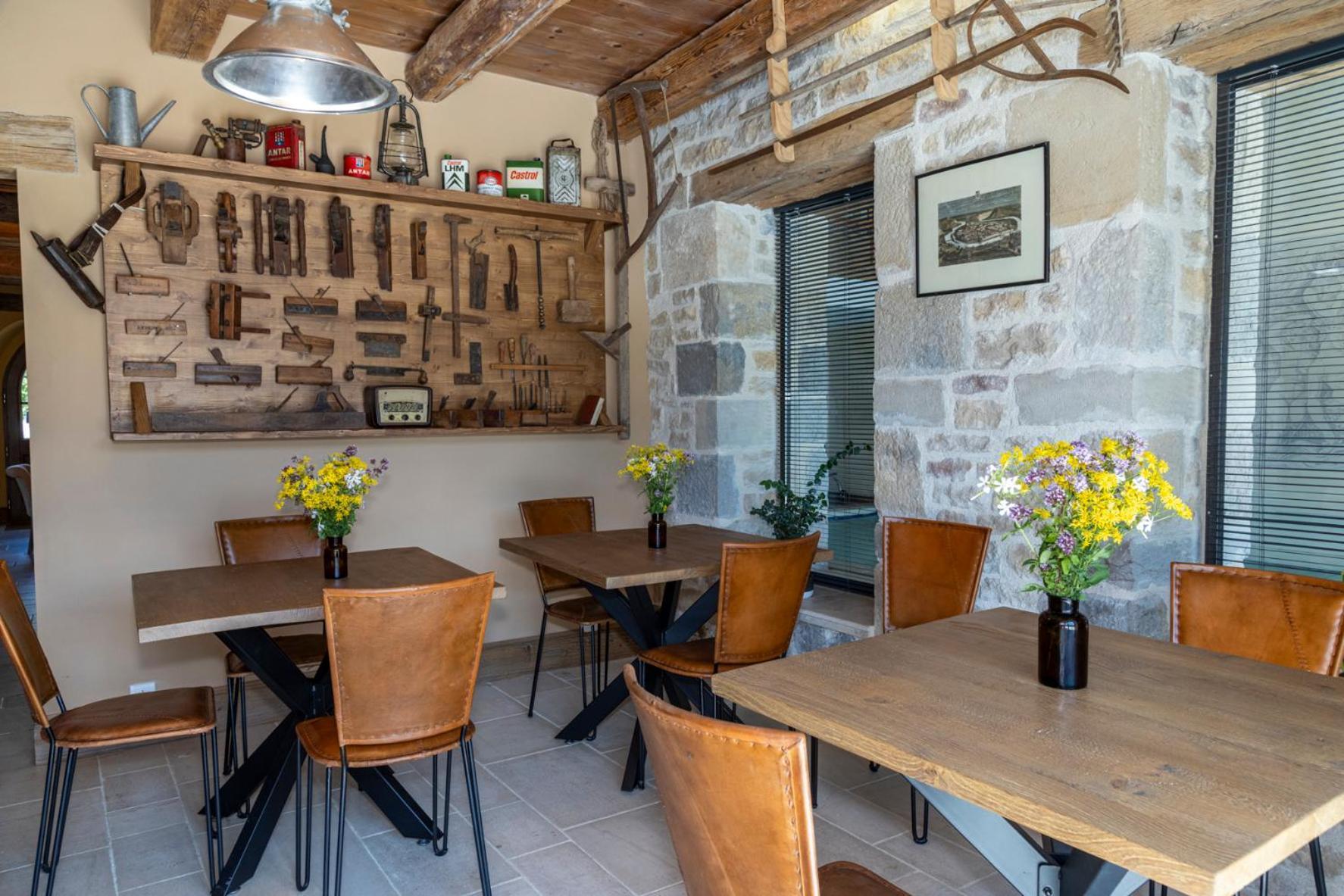 Bed and Breakfast Le Relais Des Deux Tours Brémondans Esterno foto