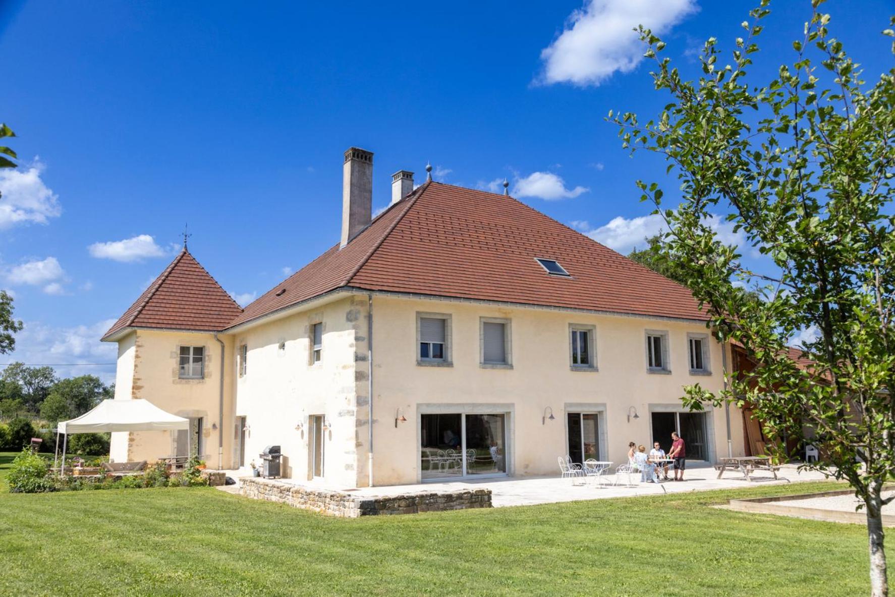 Bed and Breakfast Le Relais Des Deux Tours Brémondans Esterno foto