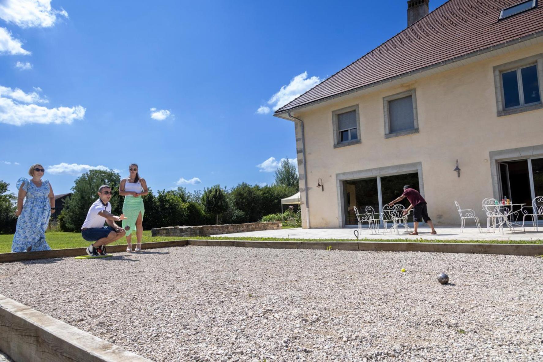 Bed and Breakfast Le Relais Des Deux Tours Brémondans Esterno foto