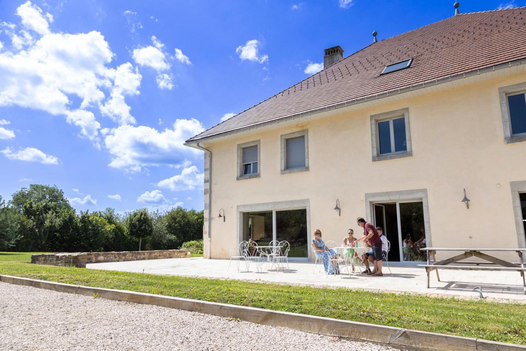 Bed and Breakfast Le Relais Des Deux Tours Brémondans Esterno foto