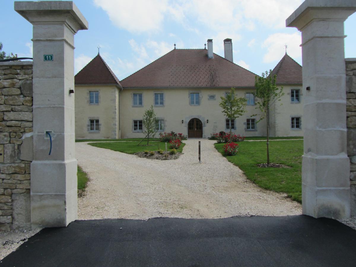 Bed and Breakfast Le Relais Des Deux Tours Brémondans Esterno foto