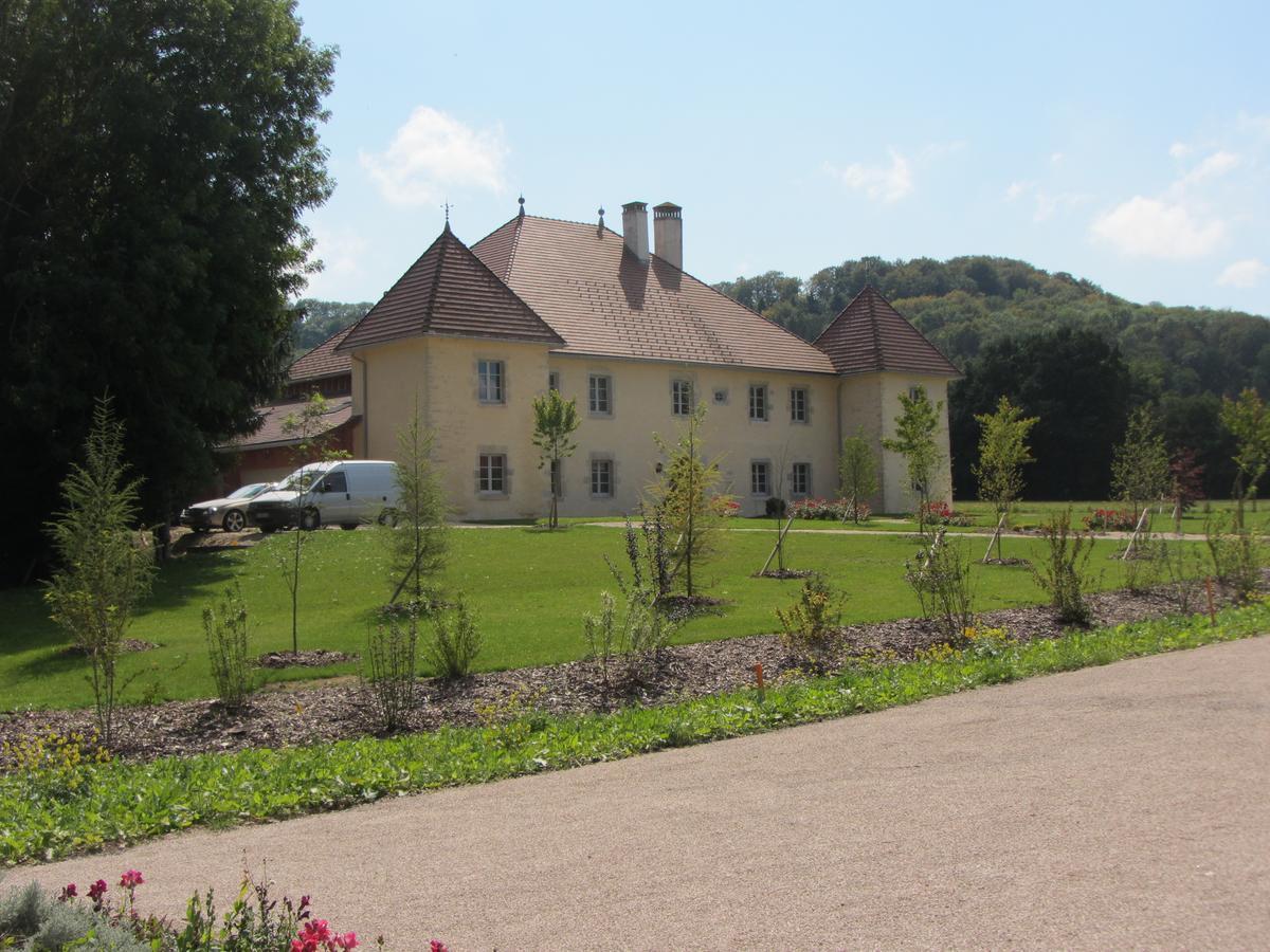 Bed and Breakfast Le Relais Des Deux Tours Brémondans Esterno foto