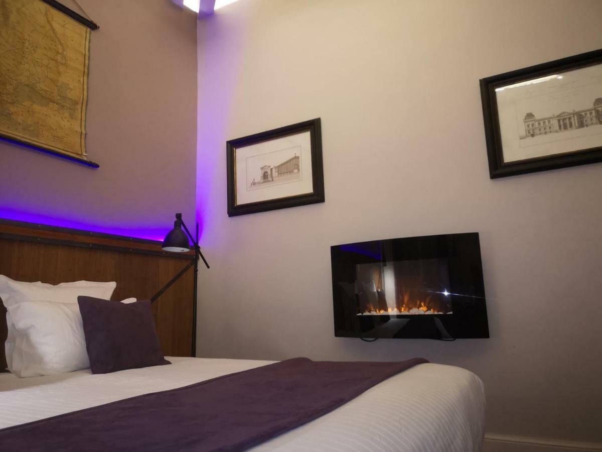 Bed and Breakfast Le Relais Des Deux Tours Brémondans Esterno foto