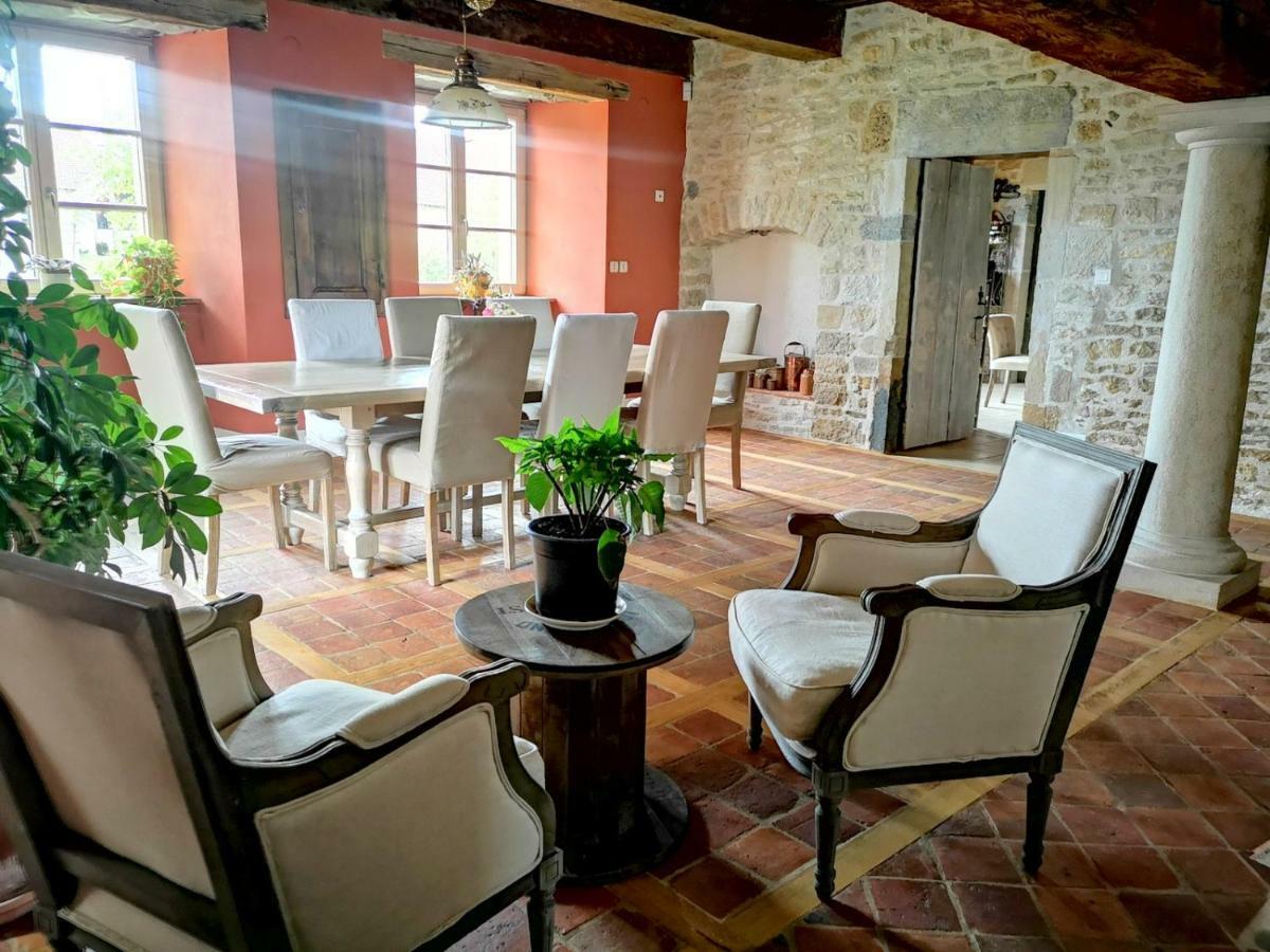 Bed and Breakfast Le Relais Des Deux Tours Brémondans Esterno foto